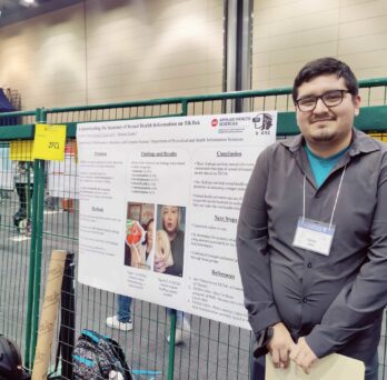 Carlos presenting his research in the UIC's undergraduate research forum
                  